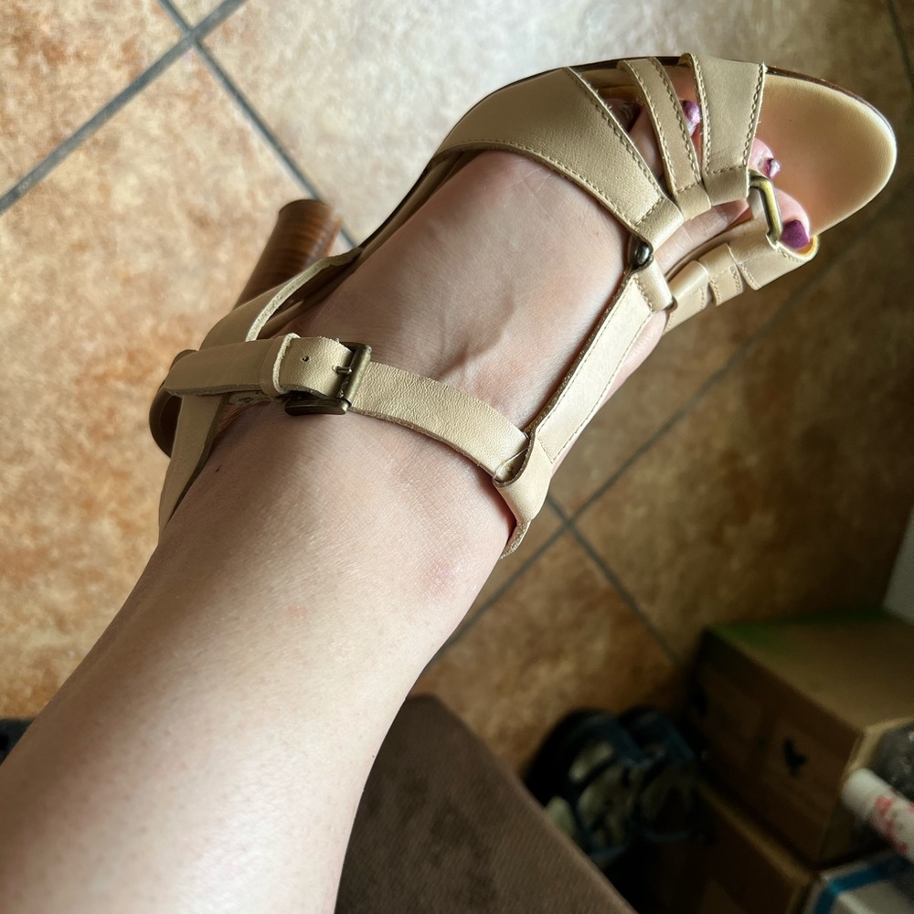 Size 8  heel
